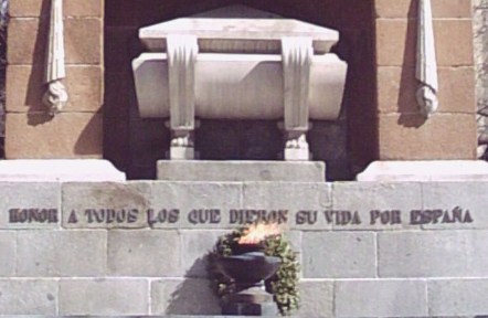 Obelisco_Dos_de_mayo__28Madrid_29_01.jpg