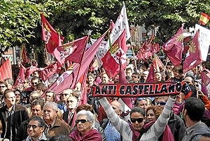 Imagen de archivo de una manifestaciÃ³n leonesista que tuvo lugar en la capital en octubre de 2007. (Foto: MAURICIO PEÃ‘A)