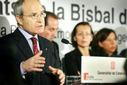 JORDI BEDMAR Montilla visitÃ³ ayer los nuevos juzgados de La Bisbal dÂ´ EmpordÃ , acompaÃ±ado por la consellera Montserrat Tura y la presidenta del TSJC, MarÃ­a Eugenia Alegre