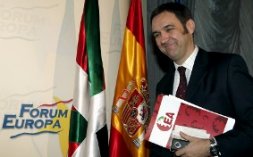 Unai Ziarreta, antes de pronunciar su conferencia. / EFE
