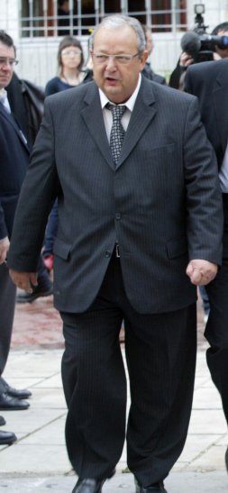 Txiki Benegas, a su llegada al Parlamento vasco. / T.