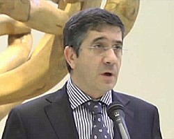 Patxi LÃ³pez, en el Parlamento de Vitoria.