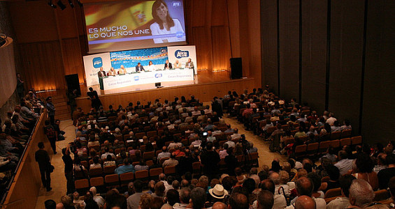 El PP ha reunido a medio millar de simpatizantes y de representantes de las casas regionales en Cataluña este sábado en el auditorio del Palacio de la Música (Foto: PP de Cataluña). El PP ha reunido a medio millar de simpatizantes y de representantes de las casas regionales en Cataluña este sábado en el auditorio del Palacio de la Música (Foto: PP de Cataluña).