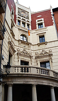 El Ayuntamiento de Berga luce la â€™esteladaâ€™ en la Diada de 2008.
