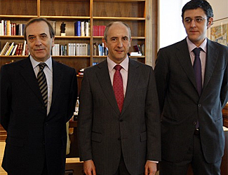 Alonso, Erkoreka y Madina, en una reuniÃ³n entre entre socialistas y â€™peneuvistasâ€™ (foto: PNV).