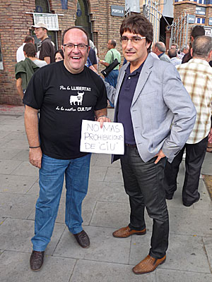 Los diputados autonÃ³micos Rafael Luna (PP) y David PÃ©rez (PSC) no se han querido perder la corrida de esta tarde en la Monumental (Foto: LVdB).