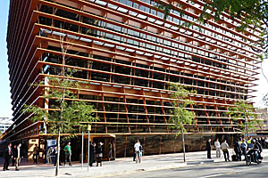 Fachada de la nueva sede de la CMT en Barcelona (Foto: LVdB). Fachada de la nueva sede de la CMT en Barcelona (Foto: LVdB).