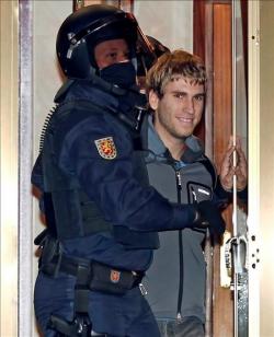 Uno de los detenidos en la operación | EFE Uno de los detenidos en la operación | EFE
