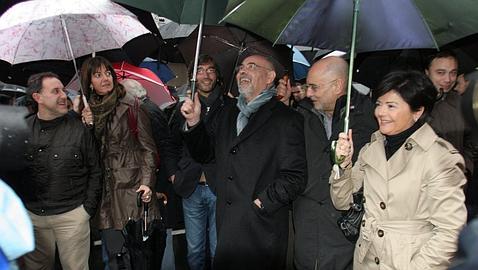 TELEPRESS/José Antonio Pastor (tercero por la derecha) y Alfonso Gil (primero por la izquierda) en una foto de enero de 2010 TELEPRESS/José Antonio Pastor (tercero por la derecha) y Alfonso Gil (primero por la izquierda) en una foto de enero de 2010