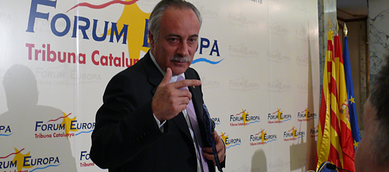 Joan Carretero, candidato de Reagrupament a la presidencia de la Generalidad, tras la conferencia, este lunes (foto: LVdB). Joan Carretero, candidato de Reagrupament a la presidencia de la Generalidad, tras la conferencia, este lunes (foto: LVdB).