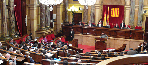 Alicia SÃ¡nchez-Camacho, presidenta del PP de CataluÃ±a, en su estreno en el atril del Parlamento de CataluÃ±a (Foto: LVdB).