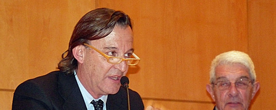 Josep Maria Vila d'Abadal (CiU), alcalde de Vic, durante su conferencia de este miÃ©rcoles (Foto: Ayuntamiento de Vic).