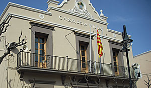 Fachada del Ayuntamiento de Guisona, en Lérida (Foto: guissona.net). Fachada del Ayuntamiento de Guisona, en Lérida (Foto: guissona.net).