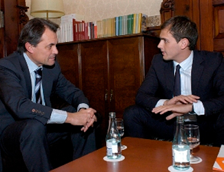 Mas y Rivera, durante la reunión protocolaria previa a la investidura del lÃder de CiU, hace unas semanas. Mas y Rivera, durante la reunión protocolaria previa a la investidura del lÃder de CiU, hace unas semanas.