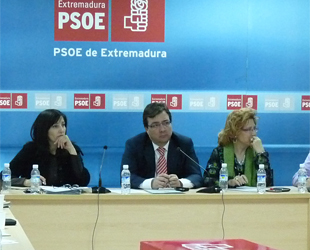 FernÃ¡ndez Vara, en el centro de la imagen, en una reuniÃ³n de la ejecutiva del PSOE de Extremadura (Foto: Flickr.com).