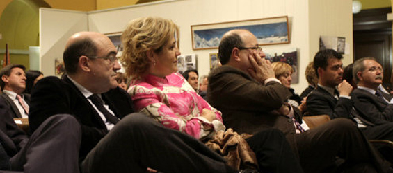 Barbeta, Rahola y el director de 'La Vanguardia', JosÃ© Antich, en la presentaciÃ³n del periÃ³dico en Tarragona (Foto: 'La Vanguardia').
