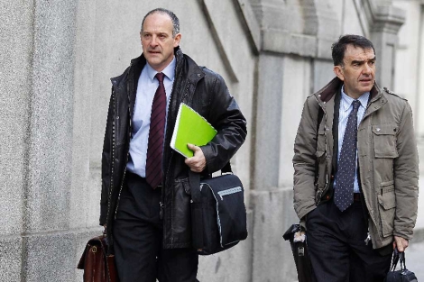 Los abogados de Sortu a la entrada del Supremo.| Alberto Cuéllar Los abogados de Sortu a la entrada del Supremo.| Alberto Cuéllar