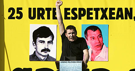 Homenaje a Gatza en 2005 por el que Otegi tiene un nuevo juicio. | Carlos GarcÃa Homenaje a Gatza en 2005 por el que Otegi tiene un nuevo juicio. | Carlos GarcÃa
